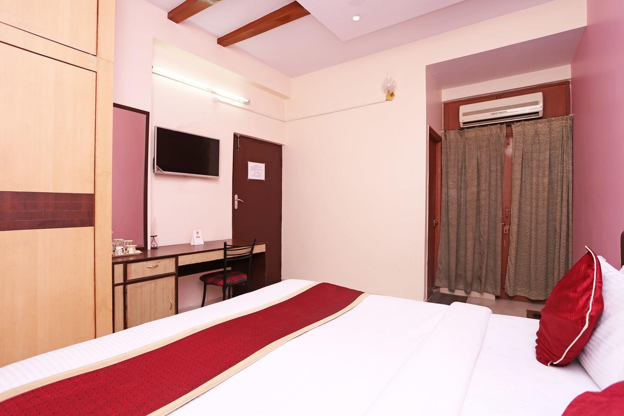Fabhotel Karishma Homes Begumpet Hyderabad Exterior photo